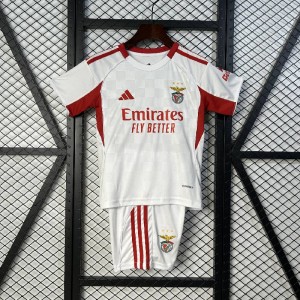 25/26 dětí Benfica třetí velikost hry: 16-28